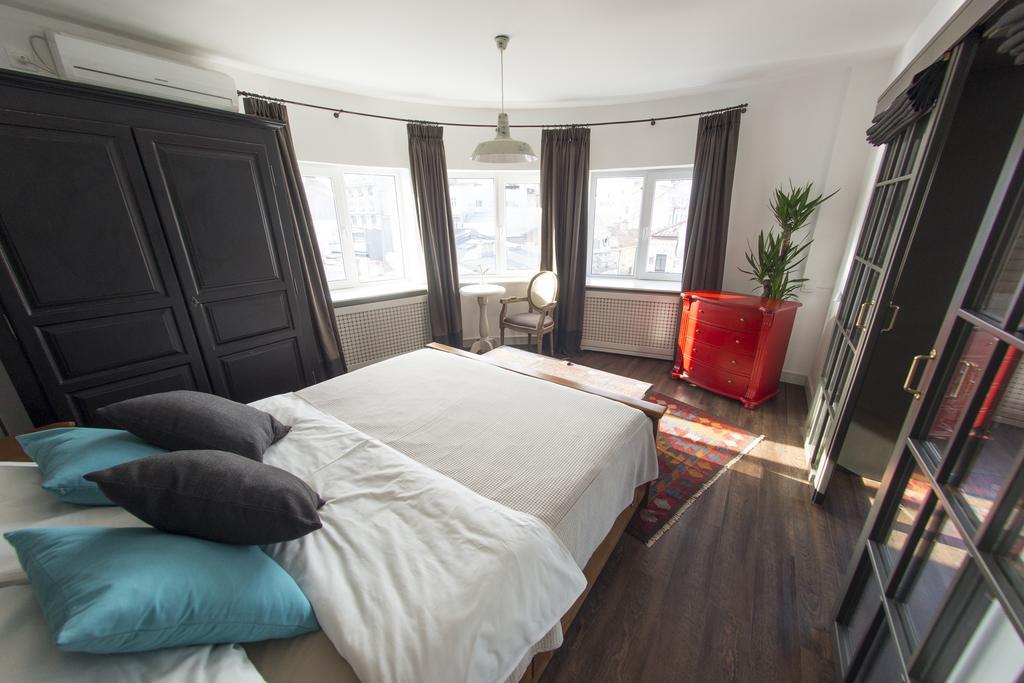 Bohemian Old Town Boutique Apartment Bukares Bagian luar foto